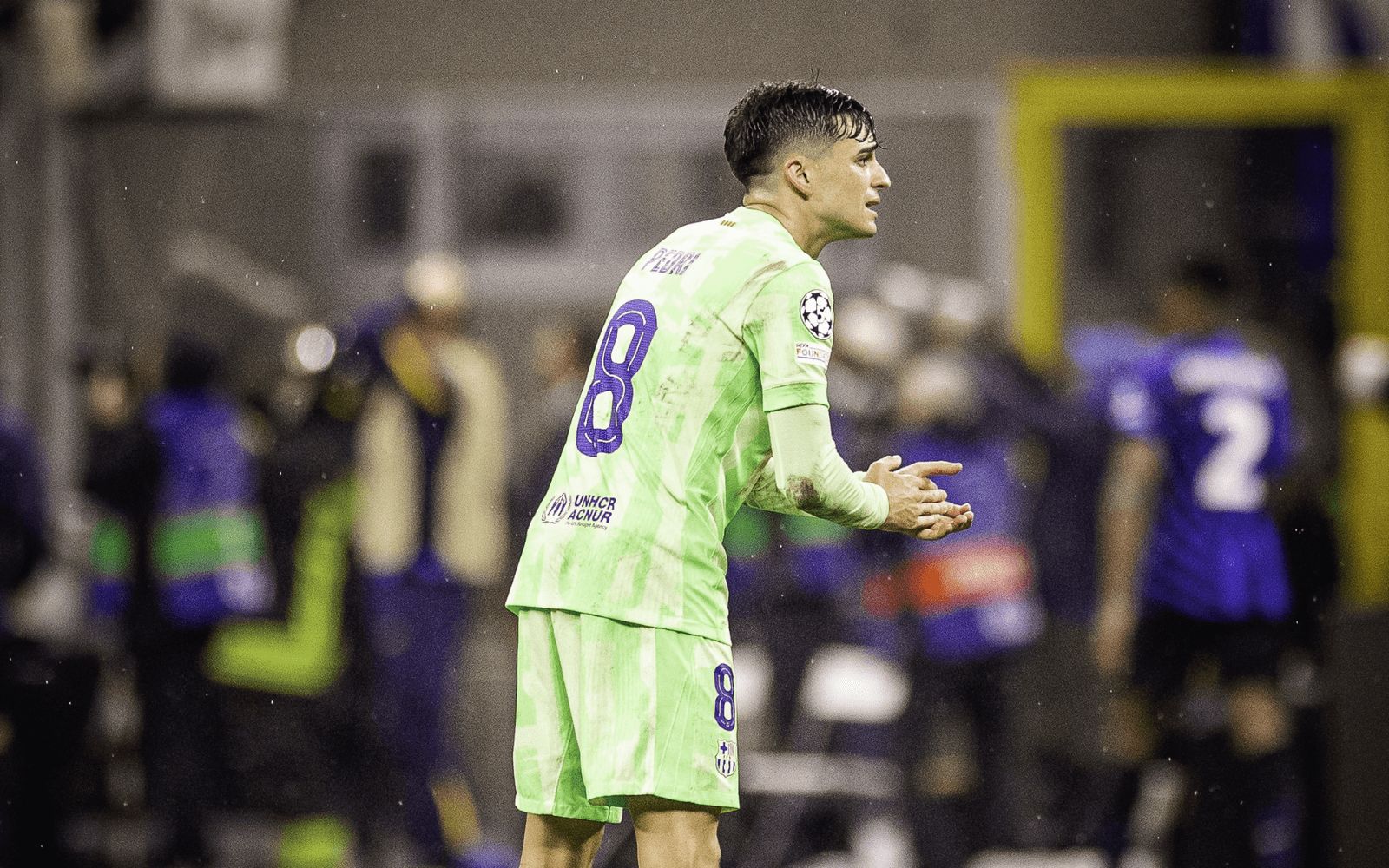 Pedri encourages his side against Inter.