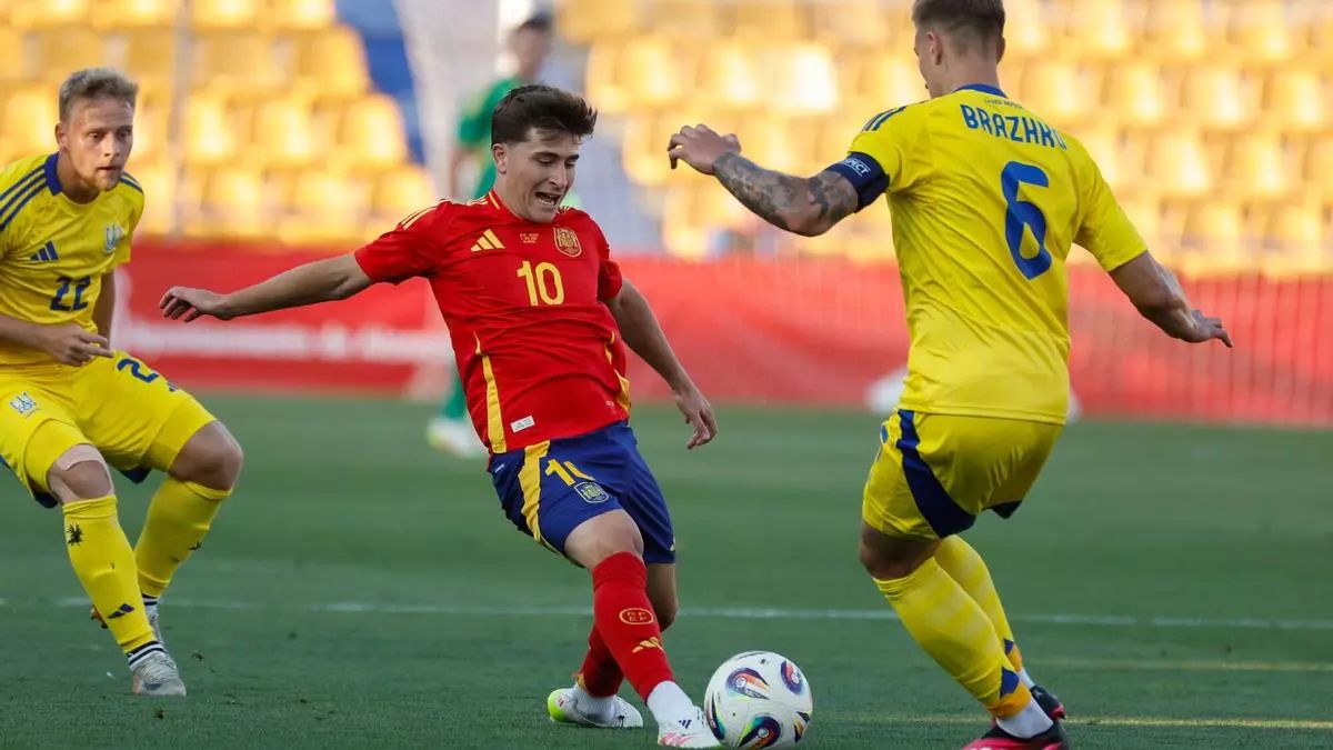 Pablo Torre came off injured for Spain's under-21s.