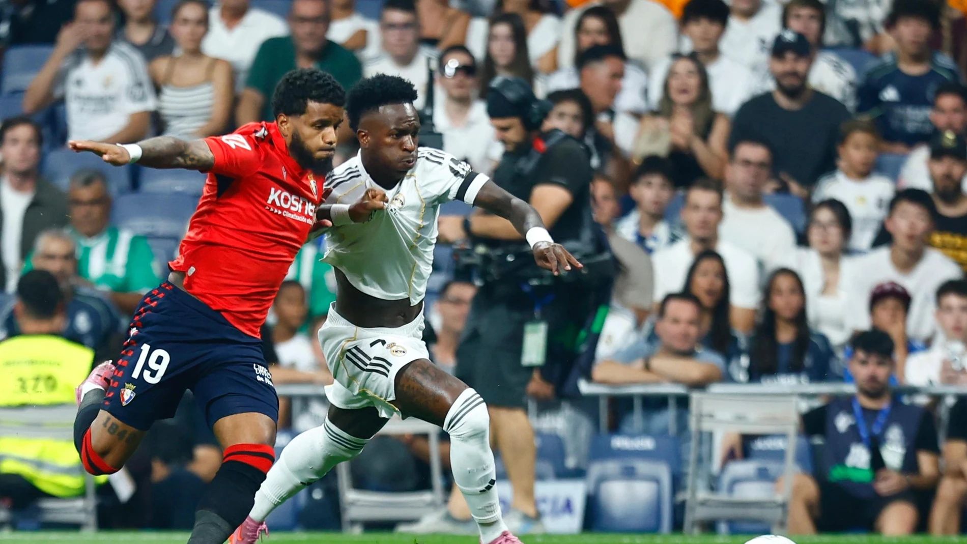 Vinicius and Valentin Rosier compete for the ball.