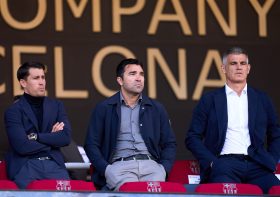 Barcelona Director of Football Deco in talks with agent of forward out of contract in 2026