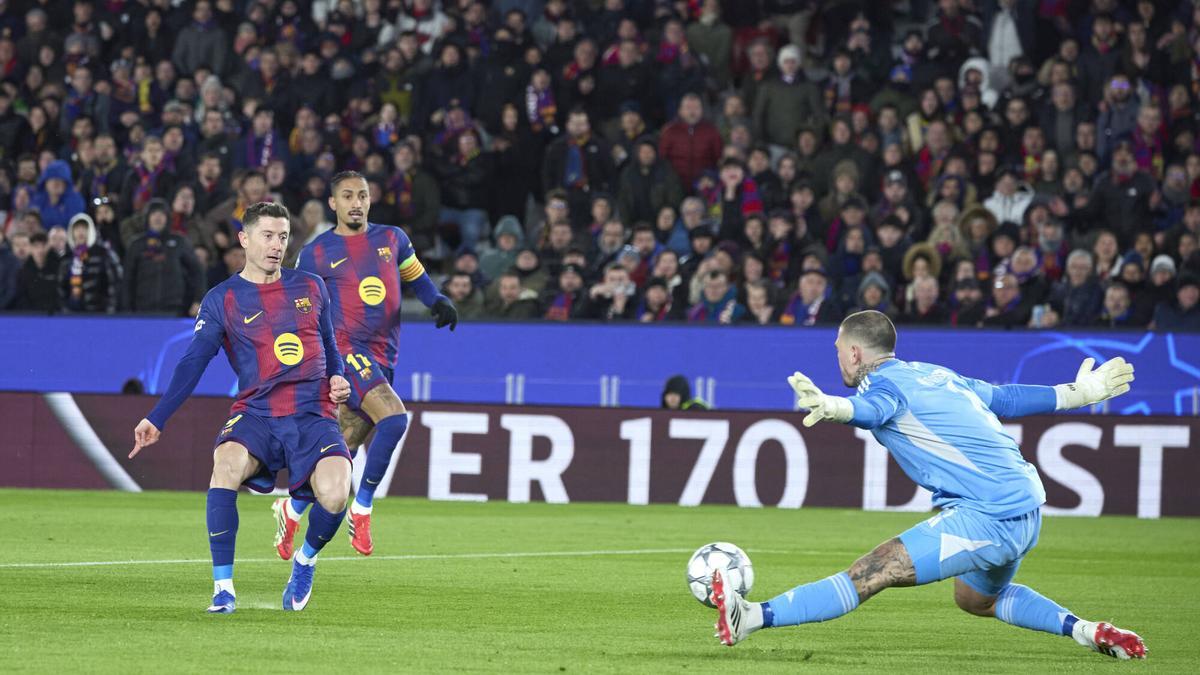 Lewandowski can't beat Kotarski.